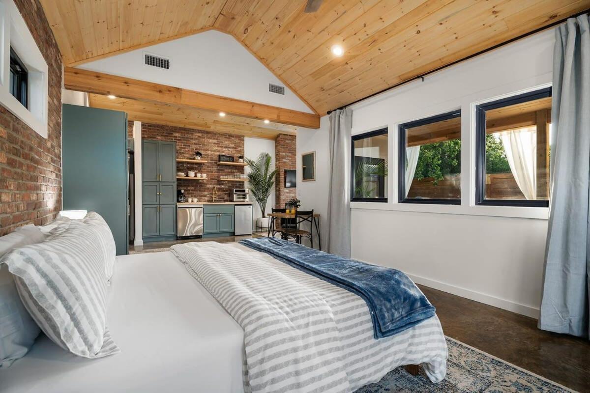 Petit Paradis Studio With Hot Tub Fredericksburg Exterior foto