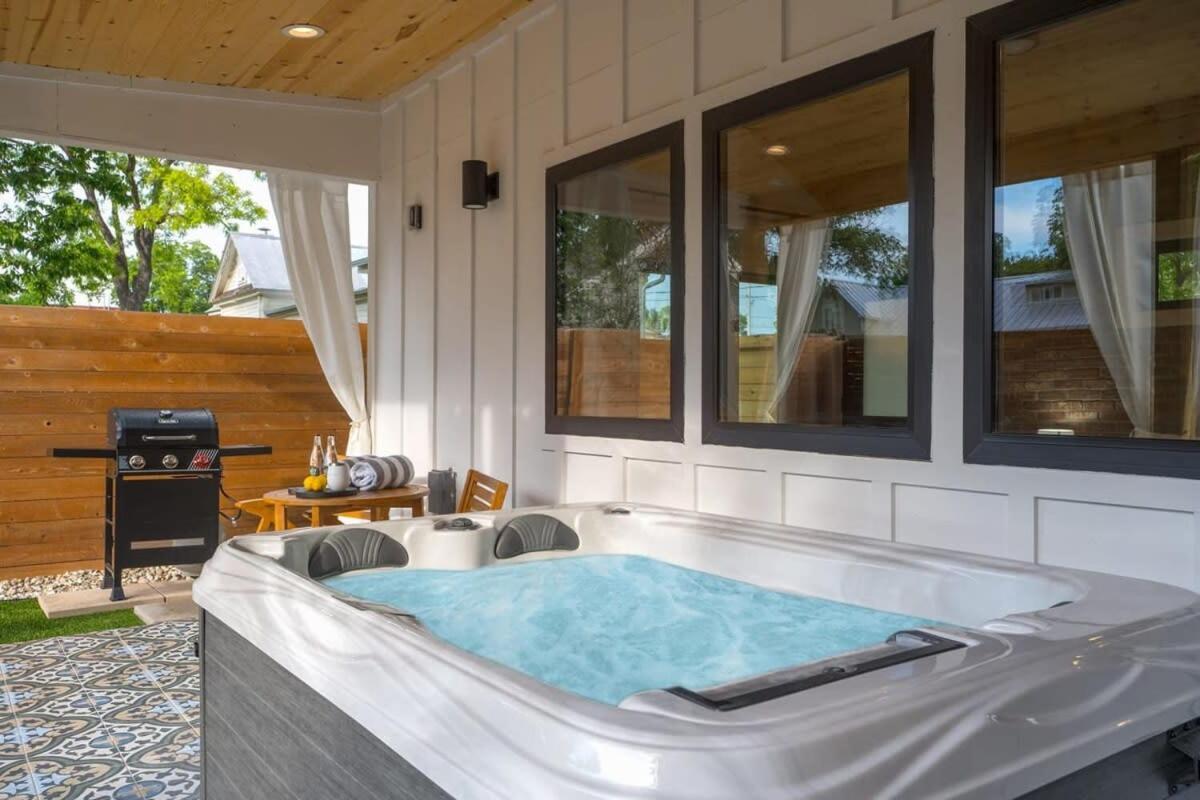 Petit Paradis Studio With Hot Tub Fredericksburg Exterior foto